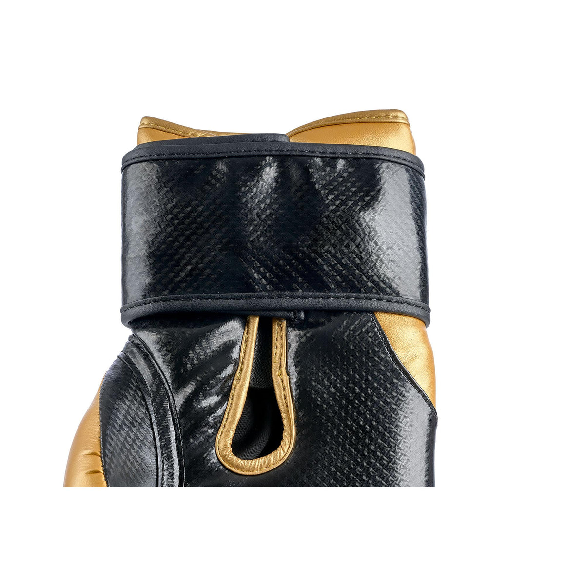Klettverschluss Innenseite schwarz goldene Boxhandschuhe aus Leder in einer größeren Aufnahme, auch die Innenseite der Boxhandschuhe sind sichtbar